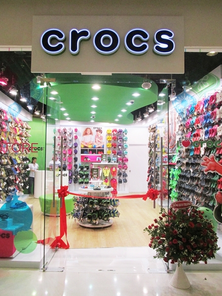 crocs crescent mall